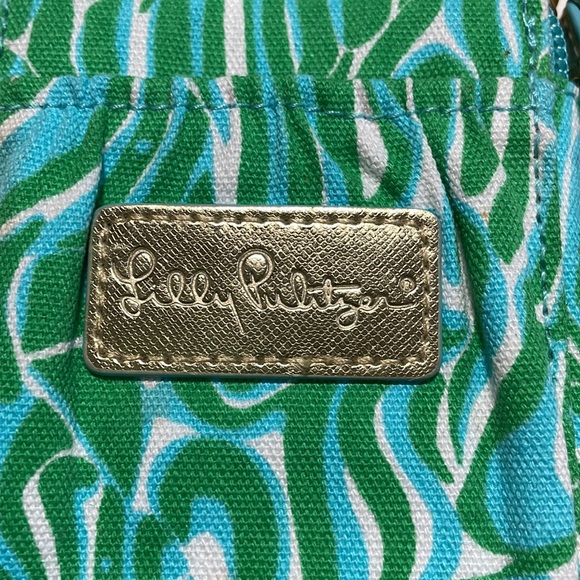 Lilly Pulitzer Finders Keepers Credit Card ID Smart Phone Wristlet - Picture 2 of 6
